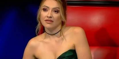 Hadise'den protestocu gençlere destek