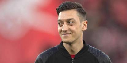 Mesut Özil aylar sonra tribünde görüldü: Sürpriz karşılaşma