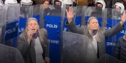 CHP’li vekile 1 Mayıs ablukası: Polis kalkanlarıyla çevrildi, 'Fiili gözaltı var' diyerek tepki gösterdi