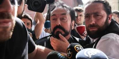 Adnan Oktar'a 2 suçtan beraat kararı!