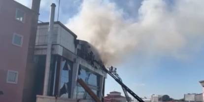 Esenyurt'ta tekstil fabrikasında yangın! Söndürme çalışması devam ediyor...