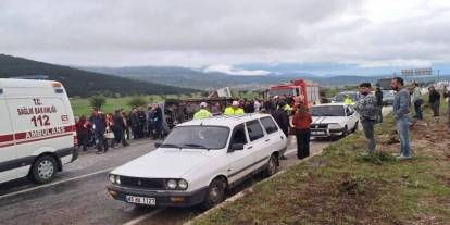 Denizli'de işçi servisi devrildi: 13 yaralı
