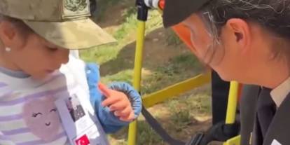 Şehit Önder Özen'in minik kızı Alya ile komutanın diyalogu yürekleri dağladı