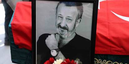 Tiyatro dünyasının usta ismi Naşit Özcan son yolculuğuna uğurlandı