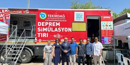 Bandırma Belediye Başkanı Mirza, deprem simülasyon tırını ziyaret etti