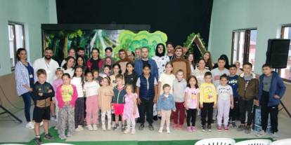 Burhaniye Belediyesi çocukları tiyatroyla buluşturmaya devam ediyor