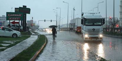 Diyarbakır'da sağanak etkili oldu