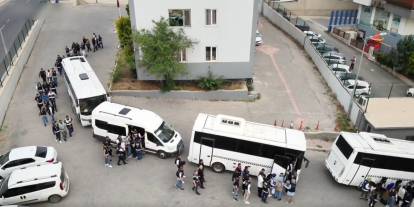 Dolandırıcılık şebekesine operasyon! Kamu görevlisi gibi davranıp onlarca kişiyi dolandırdılar