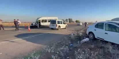 Urfa'da öğretmenleri taşıyan minibüsler çarpıştı: 28 yaralı
