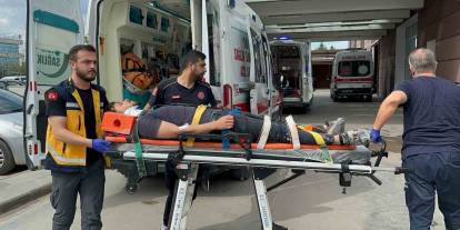 Otomobiller çarpıştı: 3 yaralı