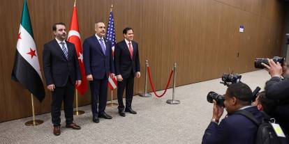 Kritik zirve! Türkiye, ABD ve Suriye dışişleri bakanları bir araya geldi