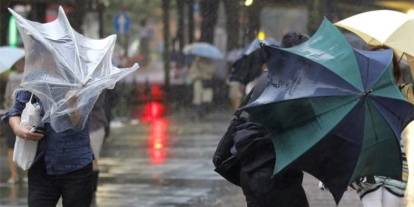 Dışarı çıkacaklar dikkat! Meteoroloji'den sağanak ve fırtına uyarısı