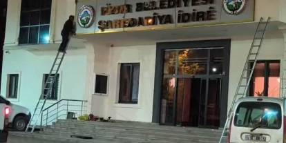 Iğdır Belediyesi'nin tabelasına Kürtçe adı eklendi