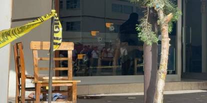 Sokak ortasında vahşet: Motosikletli saldırganlar genci öldürdü