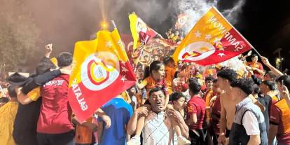 Galatasaray'dan şampiyonluk sevinci: Sokaklar sarı kırmızıya boyandı