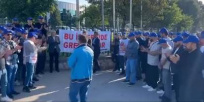 Ünlü şirkette çalışanlar greve çıktı!