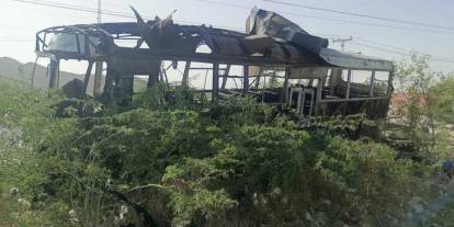 Pakistan’da okul servisine bombalı saldırı: 3’ü çocuk 5 kişi yaşamını yitirdi