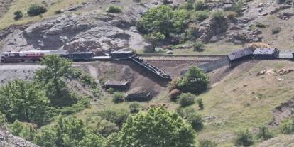 Karabük-Mazıdağı yük treni raydan çıktı