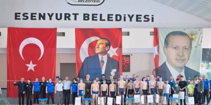 Esenyurt Merkez Kapalı Yüzme Havuzu hizmete açıldı