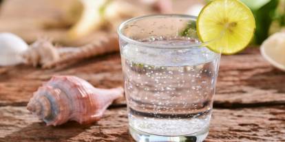 Hangi içecek daha faydalı? Maden suyu ve soda arasındaki farklar