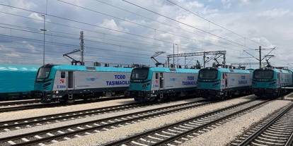 Türkiye'nin ilk yerli elektrikli lokomotifi TCDD’ye teslim edildi