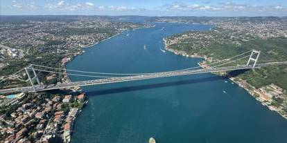 İstanbul Boğazı'nda gemi trafiği çift yönlü durduruldu