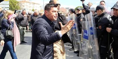 Polislere biber gazı sıktıkları için tepki göstermişti: Marmaris Belediye Başkanı Acar Ünlü’ye dava açıldı