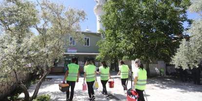 Muğla Büyükşehir Belediyesi'nden bayram öncesi camilerde kapsamlı temizlik çalışması