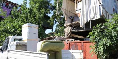 Taşınma sırasında balkon çöktü: 3 yaralı