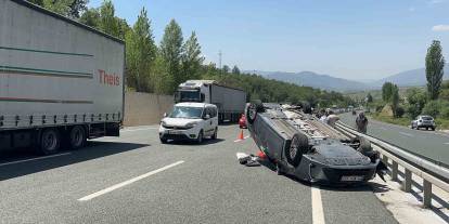 Kastamonu'da otomobil tıra çarptı: 5 kişi yaralandı