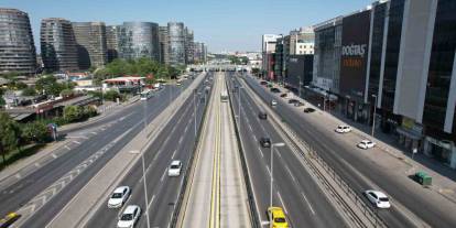 Bayramın ilk günü İstanbul'da yollar boş kaldı