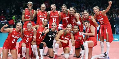 Filenin Sultanları nefes kesti! Polonya'yı final setinde devirdik