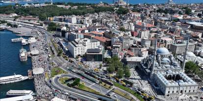 Tarihi Yarımada'da bayram yoğunluğu: Eminönü ve Sultanahmet dolup taştı