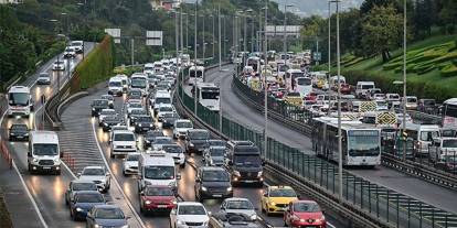 Trafik kilitlendi! İstanbul'da tatil dönüşü yoğunluğu