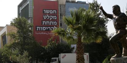 Tahran'da dev afişlerle intikam mesajı