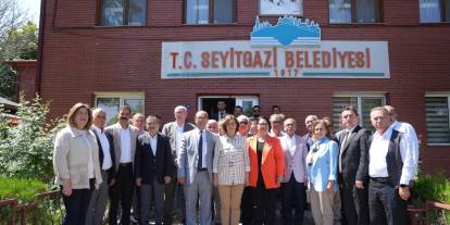 Yerel yöneticiler Seyitgazi’de ziyaretlerde bulundu