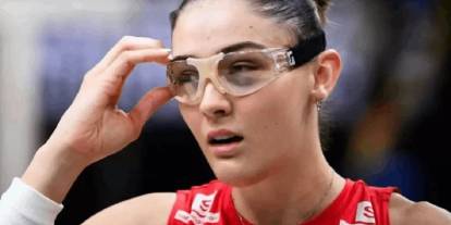 Zehra Güneş sahaya neden gözlükle çıktığını açıkladı: Hastalığı buymuş