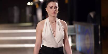 Burcu Özberk gelen mesajı ifşa ederek ateş püskürdü