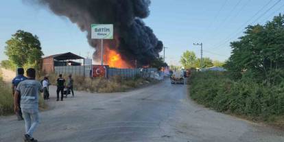 Plastik fabrikasında büyük yangın
