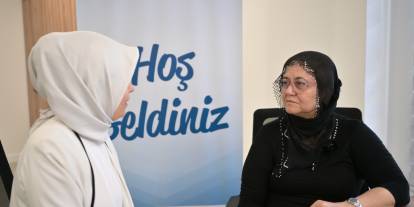 Evi tahliye edilen yaşlı kadına Esenyurt Belediyesi destek verdi