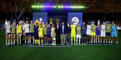 Fenerbahçe 2025-2026 sezonu formalarını tanıttı