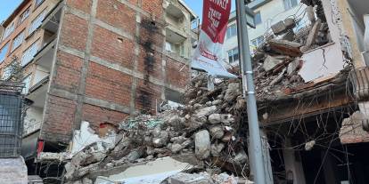 İstanbul'da şoke eden olay: Binanın 4. ve 5. kat duvarlarının olmadığı fark edildi