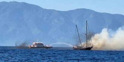 Bodrum açıklarında yanan tekne battı: 13 kişi kurtarıldı
