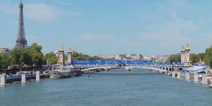 Paris'teki Seine Nehri 100 yıl sonra yüzmeye açıldı