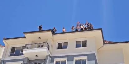 Adıyaman’da inşaat işçilerinden çatı tepesinde maaş eylemi