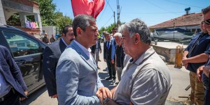 CHP lideri Özgür Özel’den şehit Teğmen Furkan Sert’in ailesine ziyaret