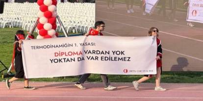 İmamoğlu’na mezuniyet sürprizi: ODTÜ’lü öğrencilerden pankartlı destek
