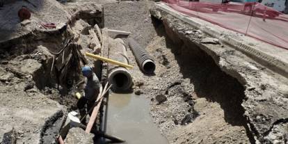 İzmir'de doğalgaz patladı: Cadde trafiğe kapatıldı