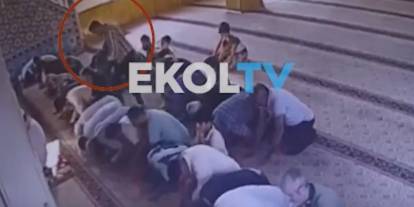 Camide namaz kılan emekli öğretmeni defalarca bıçakladı! Sebebi şok etti