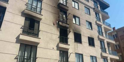 Avcılar’da yangın paniği: İki kişi camdan atladı, üç yaralı